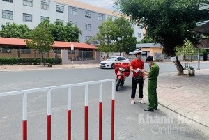 Người dân 16 xã, phường có "nguy cơ rất cao" không ra khỏi nhà, tích cực hợp tác lấy mẫu xét nghiệm tầm soát cộng đồng