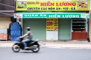 Chủ hàng quán ở Nha Trang chưa vội mở bán sau nới lỏng giãn cách