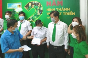 Công đoàn ngành Giao thông Vận tải trao hỗ trợ cho 12 lao động có hoàn cảnh khó khăn