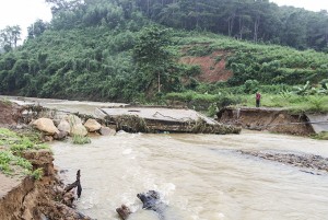 Khắc phục các công trình hạ tầng cấp thiết hư hỏng nặng do mưa lũ: Địa phương chủ động bố trí ngân sách