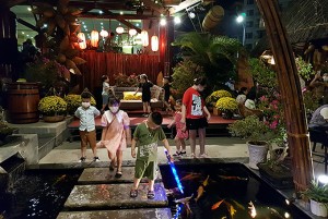Người dân Nha Trang đón năm mới Nhâm Dần 2022