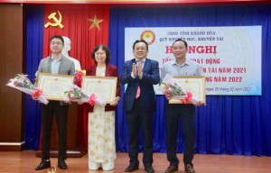 Trao 1.243 suất học bổng và phần thưởng cho học sinh, sinh viên, giáo viên