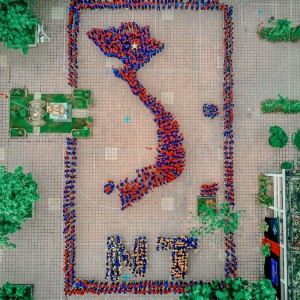 1.000 học sinh xếp hình bản đồ đất nước Việt Nam