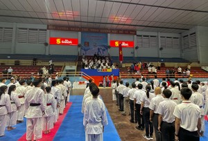 Hơn 120 vận động viên tranh tài giải Vô địch karatedo các nhóm tuổi tỉnh Khánh Hòa