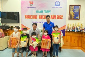 Trao nhu yếu phẩm hỗ trợ trẻ em tại Làng Trẻ em SOS Nha Trang