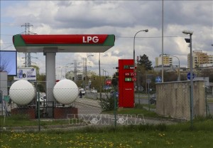 Ba Lan dừng cung cấp nhiên liệu miễn phí cho Ukraine