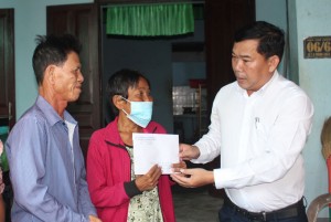 Trao trợ cấp khó khăn đột xuất cho một trường hợp ở TP. Nha Trang