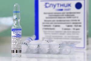 Vaccine xịt mũi của Nga chống lại tất cả các chủng virus SARS-CoV-2