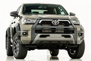 Toyota Hilux Rogue 2023 giá từ 47.700 USD