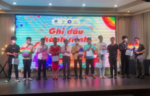 Gần 150 người tham gia chương trình "Ghi dấu hành trình trong ứng phó dịch HIV/AIDS tại Việt Nam"