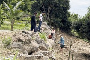 Xã Diên Đồng: Một nhóm đối tượng tự ý san ủi, cắm mốc đất công