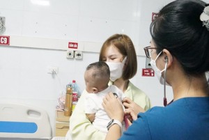 Chuyên gia nhi khoa hướng dẫn chăm sóc trẻ khi bị nhiễm Adenovirus