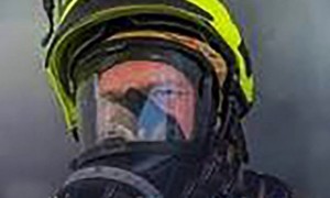 Diệu kỳ mũ bảo hiểm thông minh giúp lính cứu hỏa nhìn xuyên khói