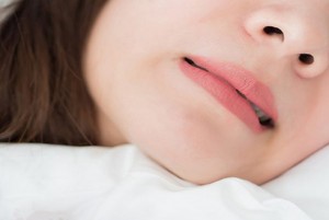 Làm sao trị nghiến răng lúc ngủ?