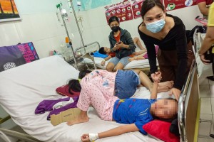 Công an vào cuộc vụ học sinh Ischool Nha Trang nhập viện do ngộ độc