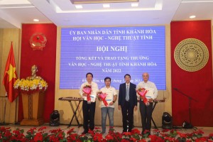 Trao 17 giải Tặng thưởng văn học nghệ thuật tỉnh Khánh Hòa năm 2022
