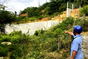 Xây bức tường ở khu vực núi phường Vĩnh Hải: Chưa được cấp phép xây dựng