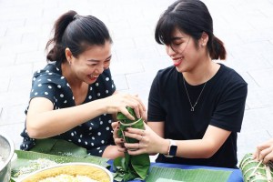 Khu du lịch Champa Island Nha Trang tổ chức "Nấu bánh Tét - Trở về Tết xưa"