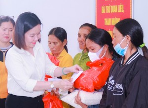 Hội Nông dân tỉnh Khánh Hòa tặng quà Tết cho hộ nông dân khó khăn