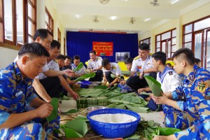 Học viện Hải quân tổ chức hội thi gói bánh chưng mừng Xuân Quý Mão