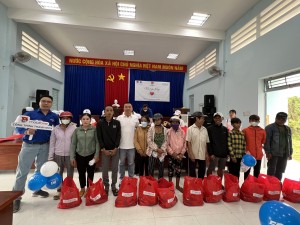 MobiFone Khánh Hòa: Tặng 100 suất quà cho người nghèo xã Khánh Thành
