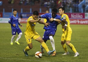 Khánh Hòa FC giữ 1 điểm kịch tính trên sân nhà