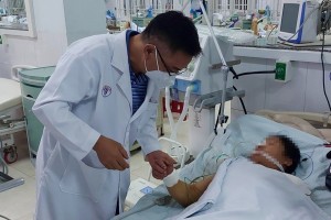 Khẩn cấp mang 5 lọ thuốc hiếm từ TP.HCM đến Quảng Nam cứu người