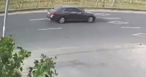 Tạm giữ xe Mercedes nghi tông chết người phụ nữ trên đại lộ Võ Nguyên Giáp