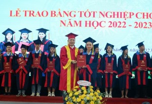 Trường Cao đẳng Du lịch Nha Trang trao bằng tốt nghiệp cho hơn 500 sinh viên