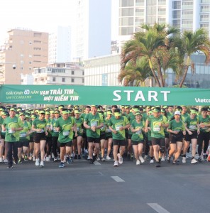 330 vận động viên tham dự giải chạy 60 năm "Vạn trái tim - một niềm tin"