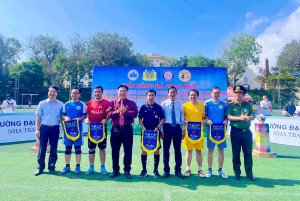 Gần 60 cầu thủ tham gia giải bóng đá giao hữu chào mừng ngày thành lập Đoàn