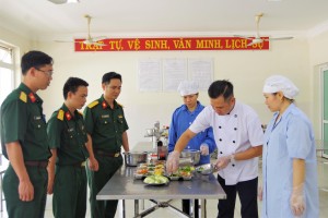 Huấn luyện, bồi dưỡng kỹ thuật nấu ăn cho nhân viên, chiến sĩ nuôi quân