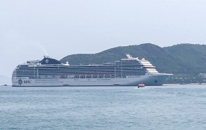 Tàu du lịch cao cấp đưa hơn 2.000 khách châu Âu ghé cảng Nha Trang
