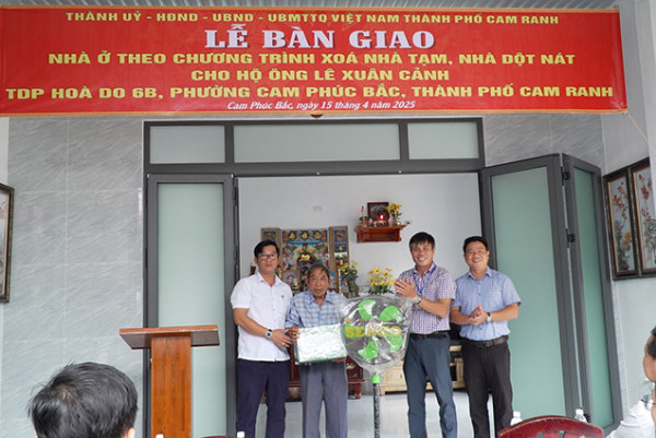 TP. Cam Ranh bàn giao nhà ở cho hộ nghèo, cận nghèo 