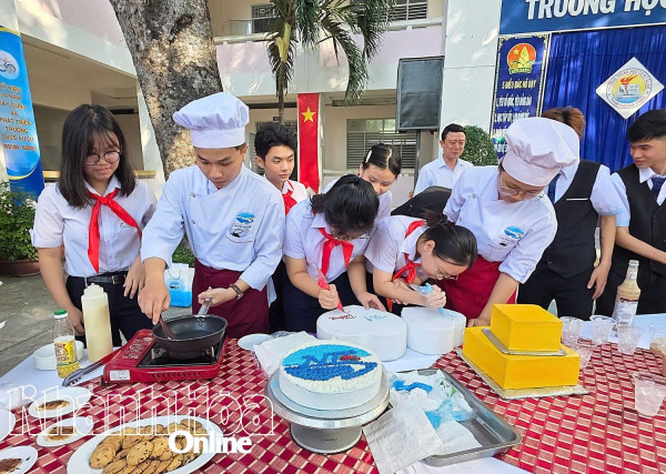 Trường THCS Âu Cơ tư vấn, hướng nghiệp cho học sinh khối 8 và 9