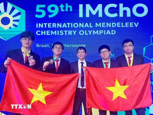 Bốn học sinh Việt Nam giành huy chương tại “Kỳ thi Hóa học khó nhất hành tinh”