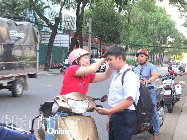 Những hình ảnh buổi đầu tiên kỳ thi vào lớp 10 năm học 2025 - 2026