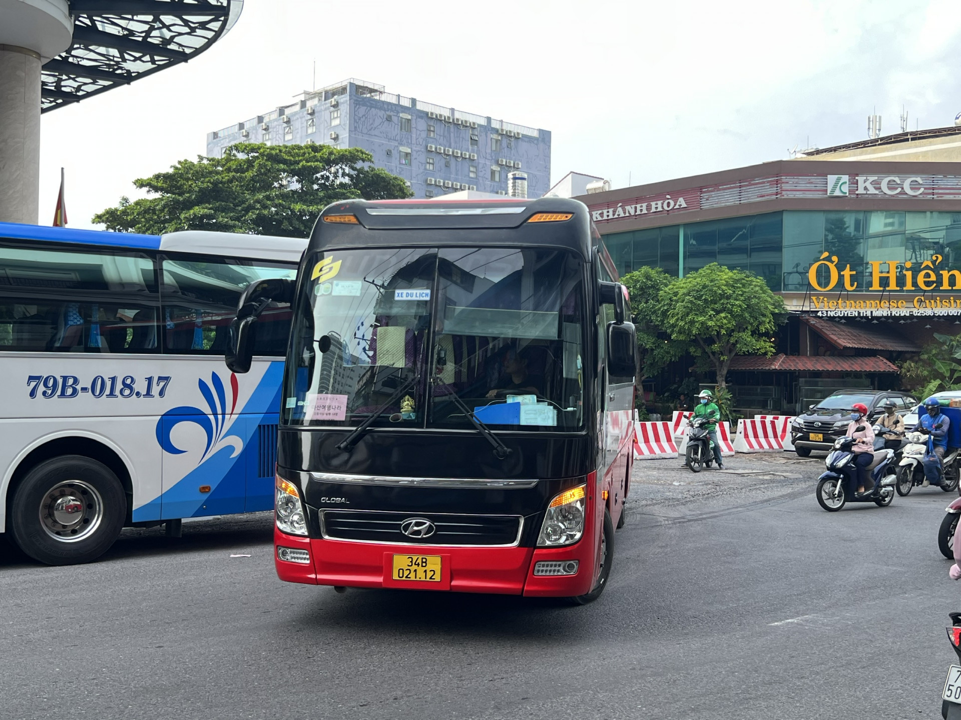 Tình trạng ùn tắc giao thông tại nút giao đường Tô Hiến Thành - Nguyễn Thị Minh Khai: Thành phố yêu cầu khẩn trương xử lý