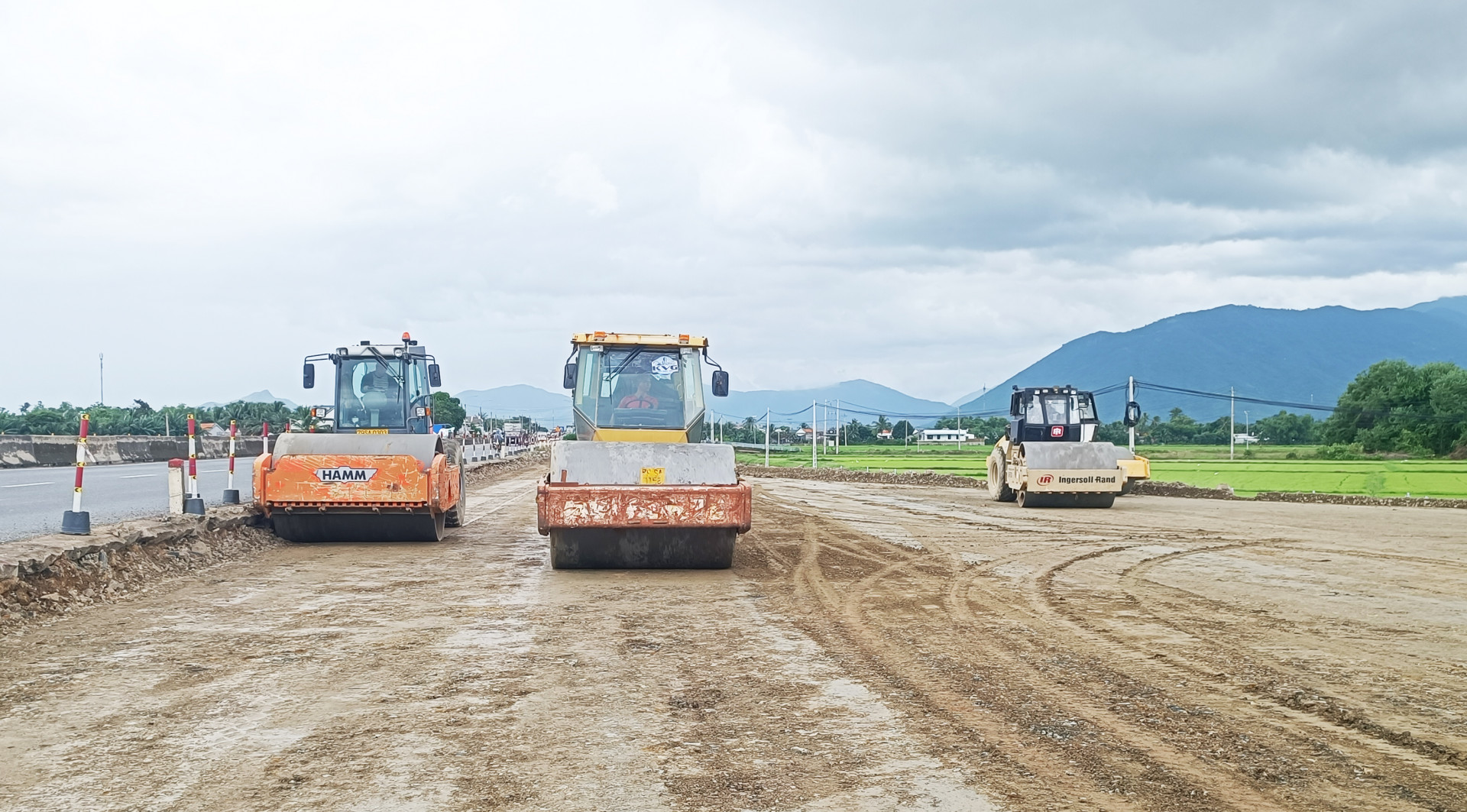 Vạn Ninh: Bàn giao mặt bằng toàn tuyến đường bộ cao tốc đoạn Vân Phong - Nha Trang