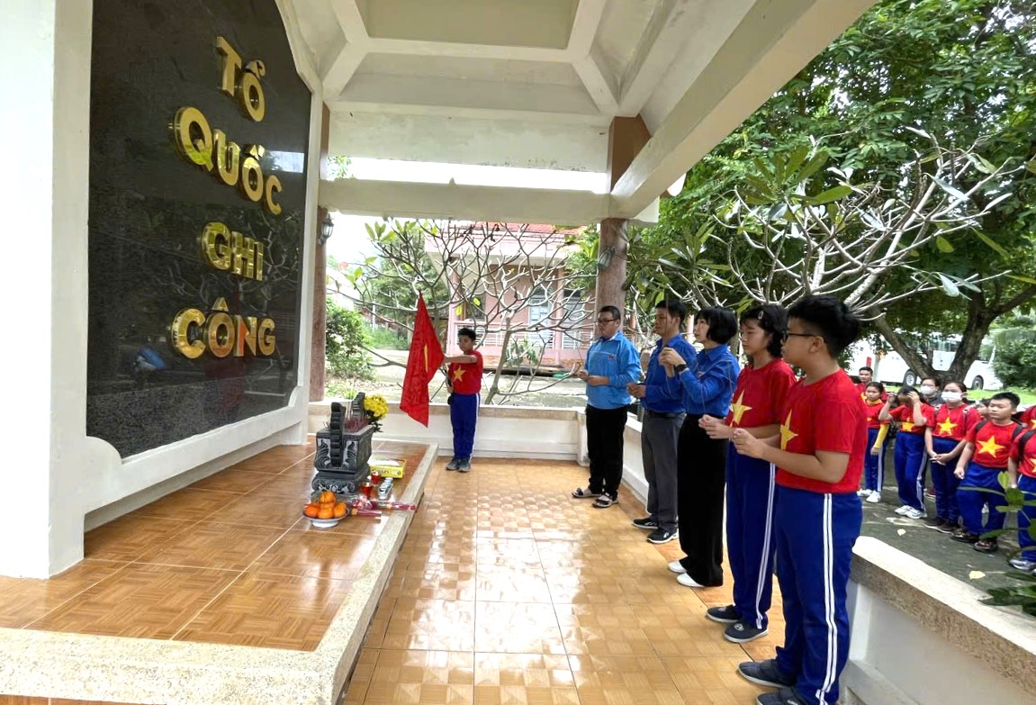 Trường Tiểu học Vĩnh Hiệp (TP. Nha Trang): Tổ chức trải nghiệm cho học sinh tại Khu căn cứ cách mạng Đồng Bò