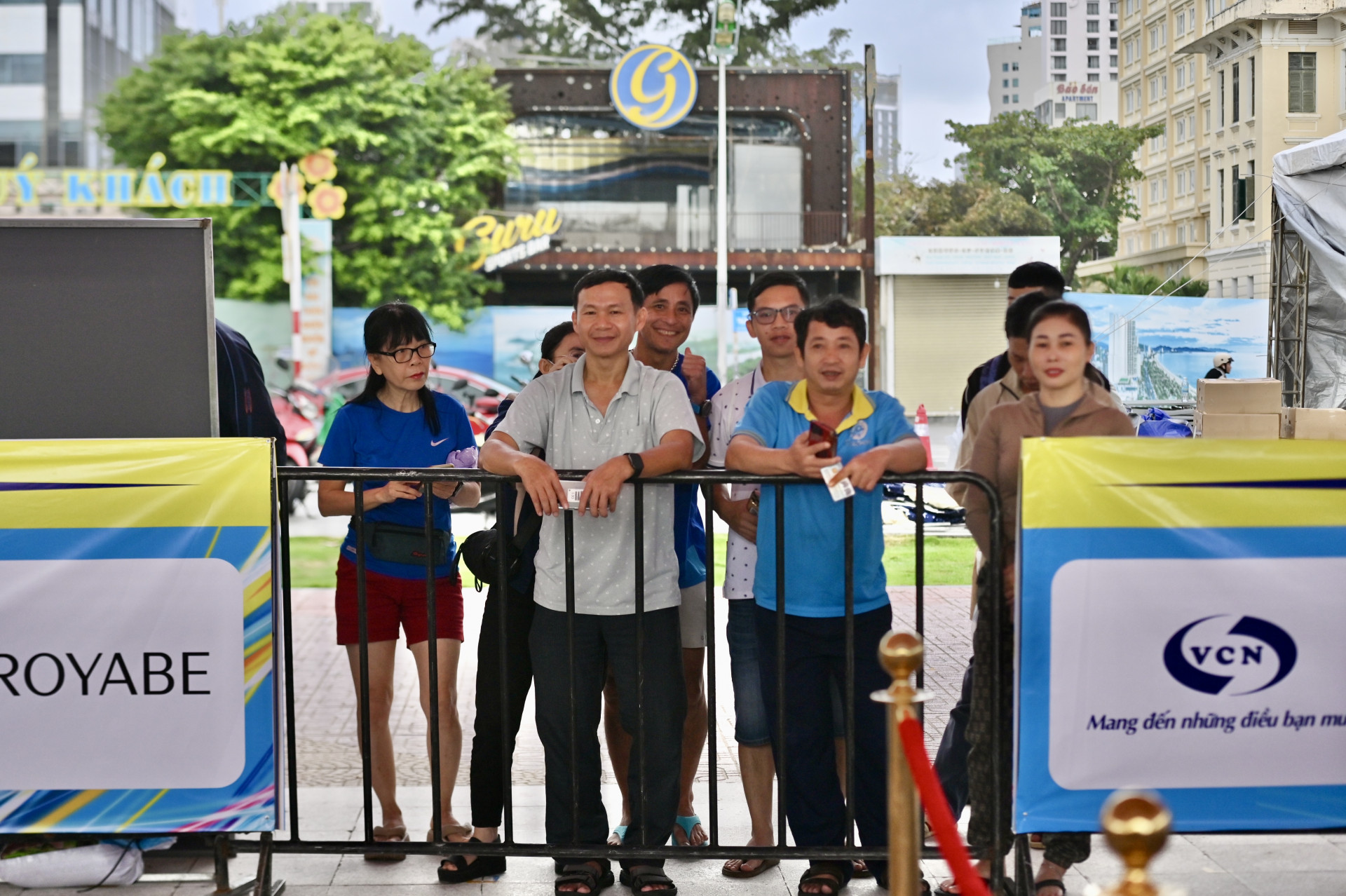 Giải Nha Trang Night Run Sanvinest - Báo Khánh Hòa 2024: Cổng racekit đã mở, vận động viên hào hứng nhận racekit