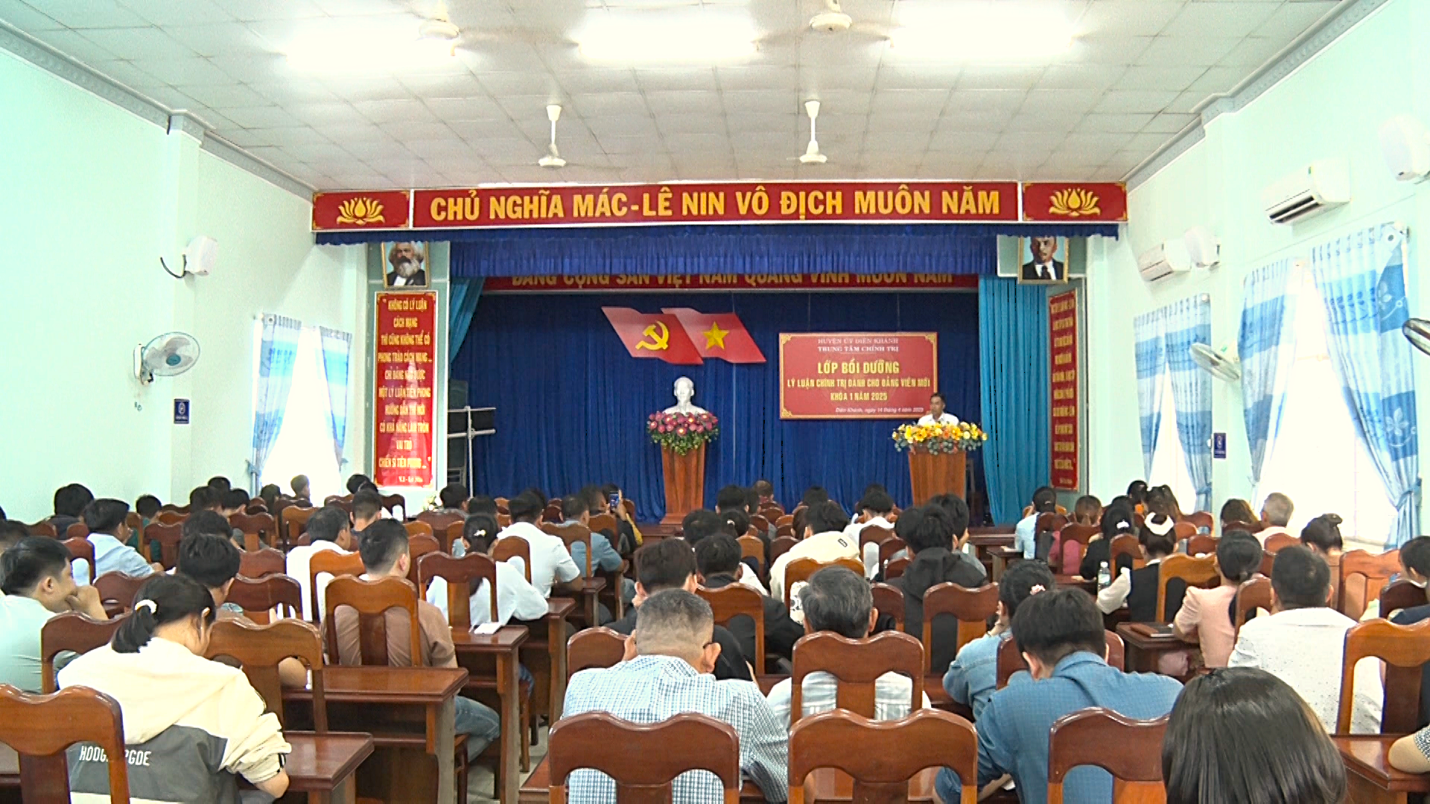 Hơn 100 đảng viên mới của huyện Diên Khánh được bồi dưỡng lý luận chính trị