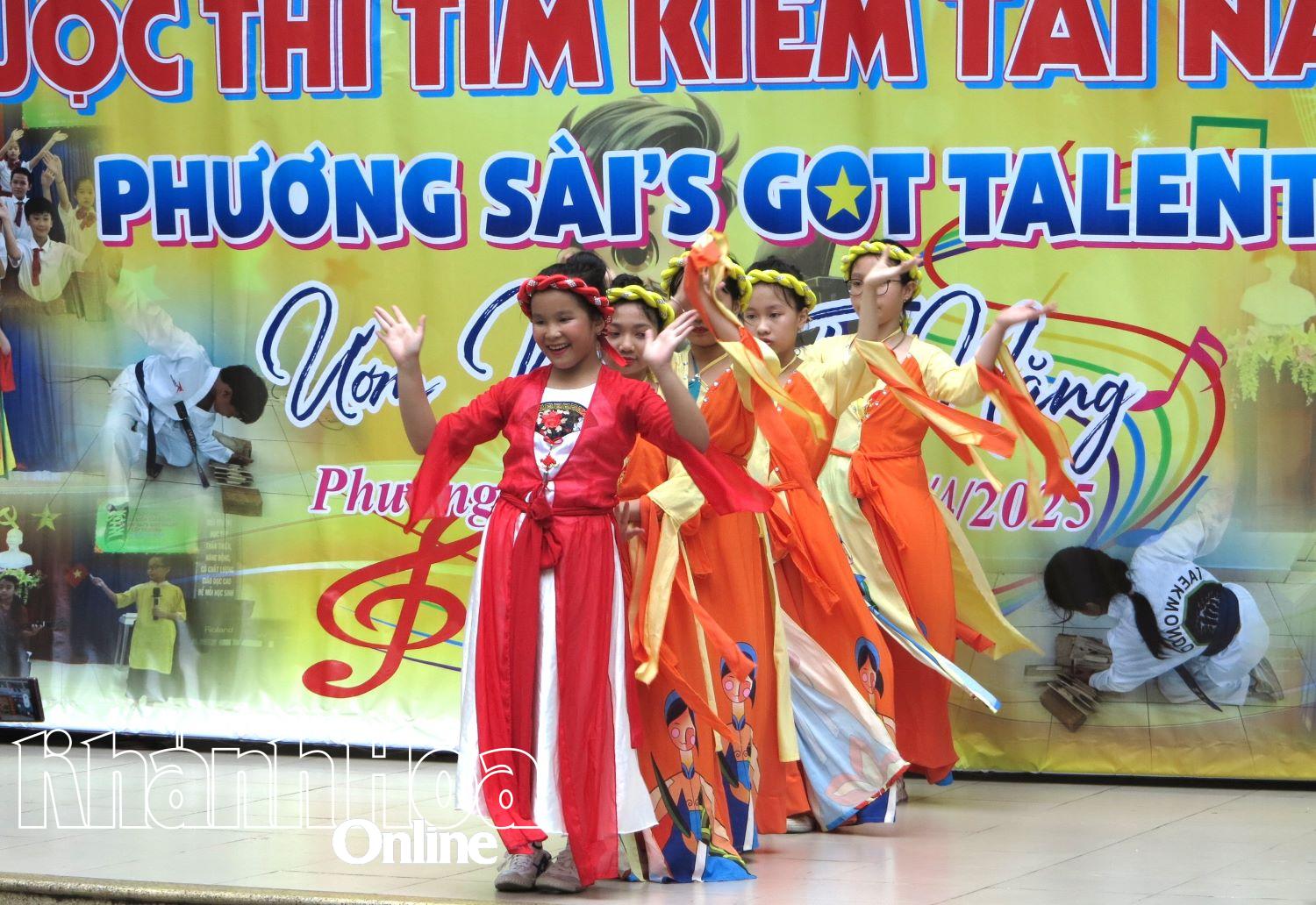 Tiết mục múa tập thể.