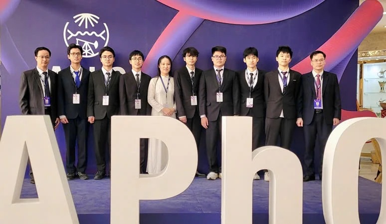Học sinh Việt Nam đạt 3 Huy chương Vàng Olympic Vật lý châu Á 2025
