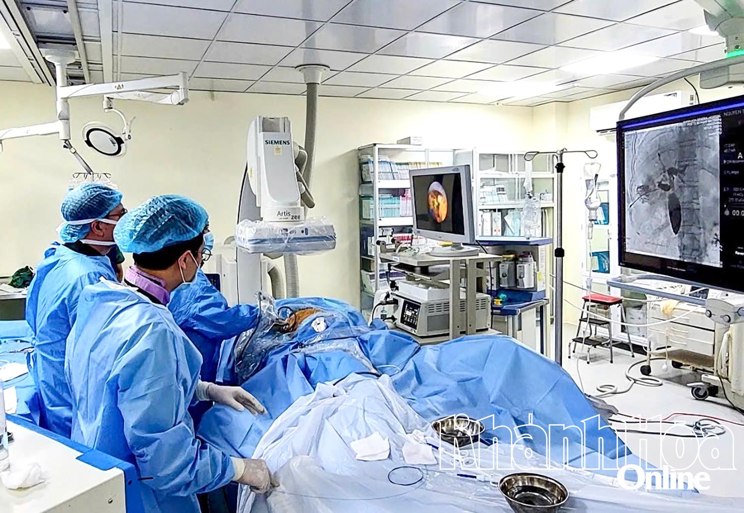 Tán sỏi đường mật qua da dưới hướng dẫn DSA: Mở thêm cơ hội cho bệnh nhân